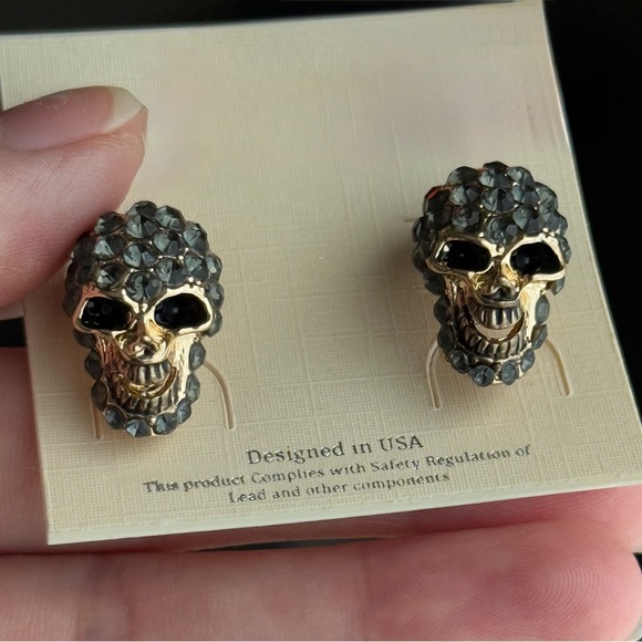 Brutal Gold and Black Skull Earrings with Zirconia 💎 - Picture 2 of 3